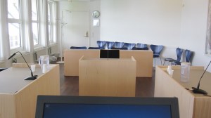 Et typisk billede fra retten - uden mennesker